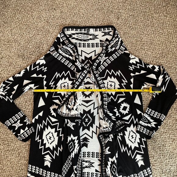 Size Large H&M Divided Aztec waterfall cardigan - Picture 4 of 10
